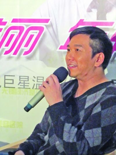 温兆伦喜欢宅在家里养乌龟 春节后当导演