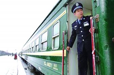 连云港最后一列长途绿皮车退役 票价上调