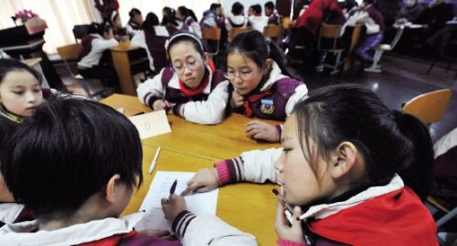 上课学生热议性话题 听课老师发愁怎么教