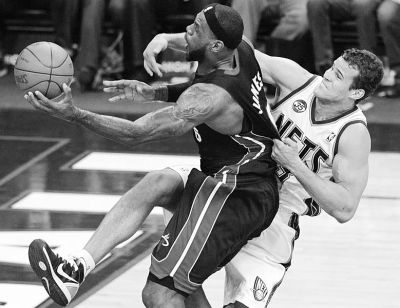 詹姆斯发威热火胜篮网 单节22分创赛季新高