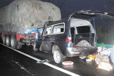 安徽芜宣高速车祸致一家八口七人遇难