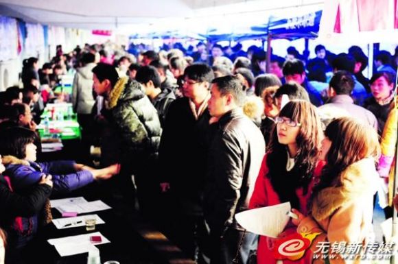无锡招聘会_无锡招聘会开进大商场(2)