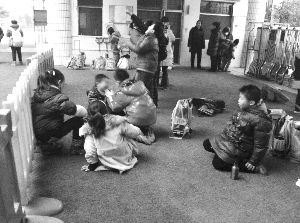 一小学办免费托管班 写作业等家长两不耽误