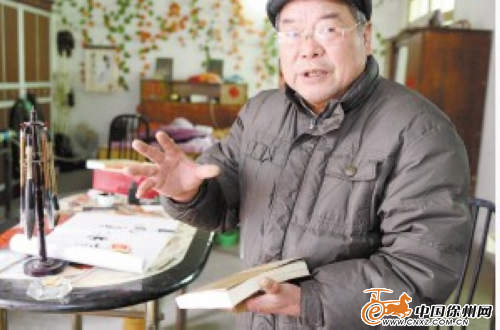 老人家逢变故寄情于写书 一年写40万字小说