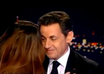 萨科齐与夫人热吻视频泄露 TF1电视台已调查