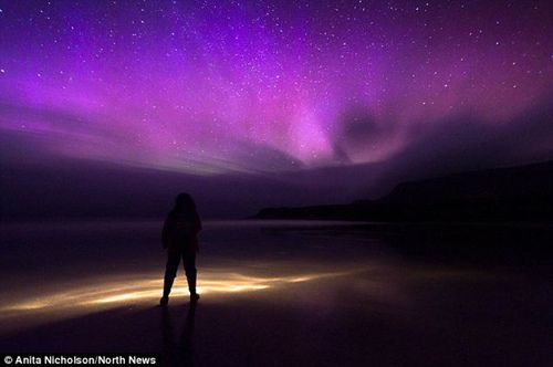 英国业余摄影师意外拍摄罕见紫色北极光