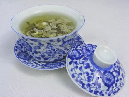 春季宜喝茉莉花茶 青年<em>喝绿茶好处</em>多
