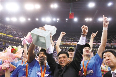 北京男篮124比121胜广东 十七年首夺CBA冠军