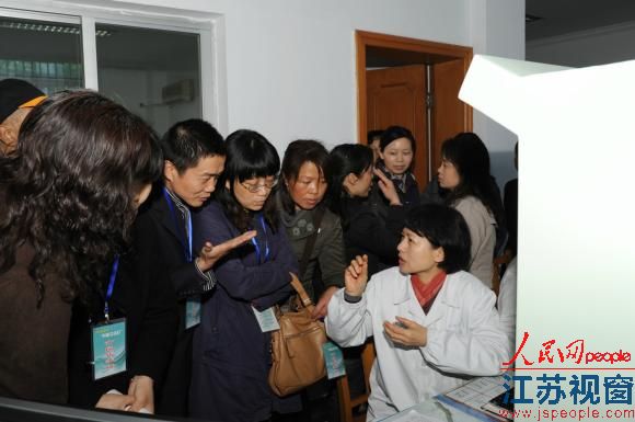苏北人民医院组织专家团为考生及家长服务