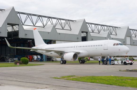 首架装配鲨鳍小翼的空客A320飞机法国下线