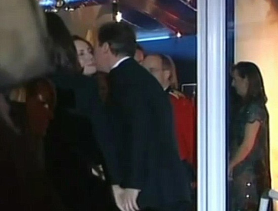 卡梅伦亲吻新闻国际公司前总裁视频曝光