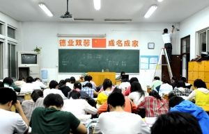 扬州1300个标准化考场将直播高考