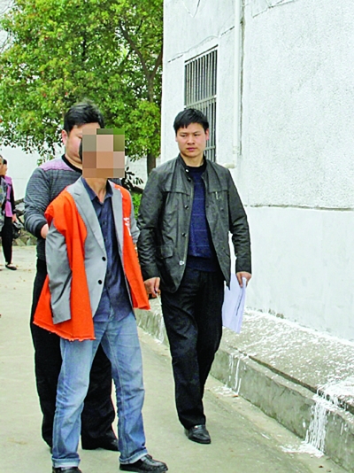 独臂男子南京盗窃被抓 自幼采药臂力过人