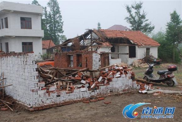 南通通州突遭大风冰雹袭击 房屋倒损148间