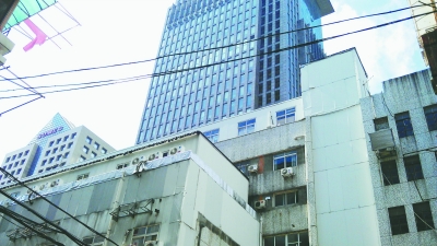 金盛百货南京网巾市店搭2000平方米违建出租