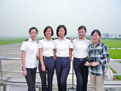 江苏首批四名民航女飞行员将上岗