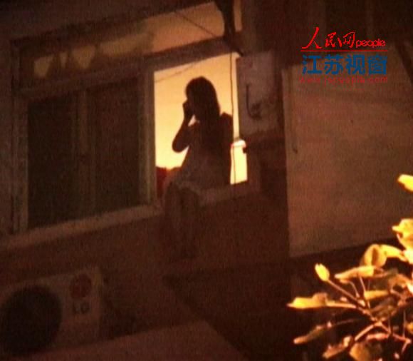 为阻止男友"考博"南京一女子欲跳楼轻生
