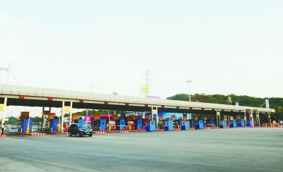 20万辆车昨进南京城 高速公路未现超堵