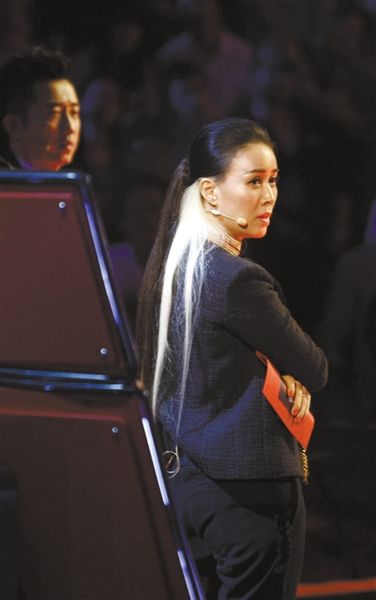 那英以此发型亮相后,有网友挖出古天乐版杨过的照片.