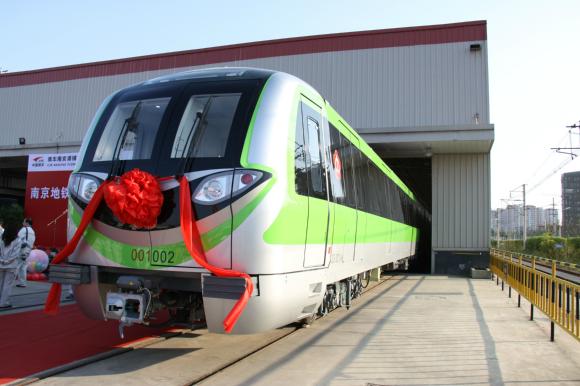 南京地铁3号线10号线列车下线 更环保节能