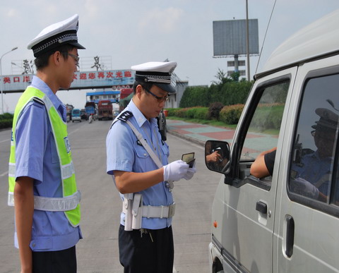 朱海军:鹰眼交警
