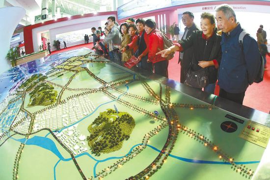连云港新区规划展吸引众多市民眼球