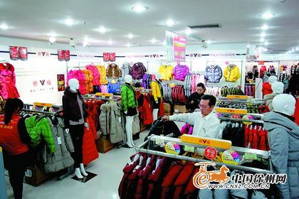 气温骤降徐州羽绒服销量猛增50% 多品牌打折