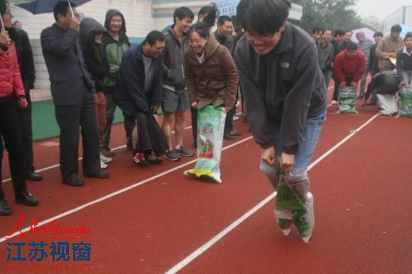 江苏汽车高级技工学校举办教职工趣味运动会