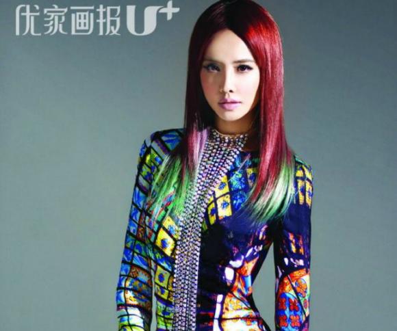 蔡依林再度踏舞步回归 头顶荧光发妖媚出位