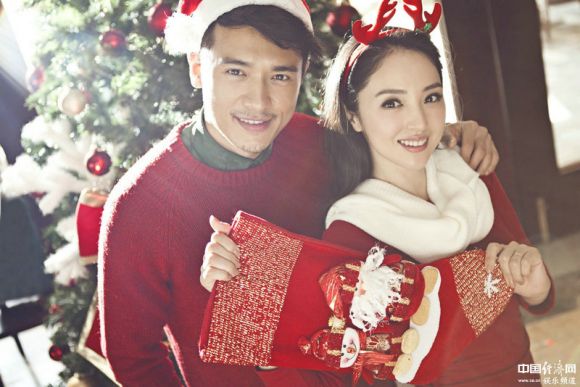 董璇高云翔拍圣诞写真 浓情蜜意暖人心