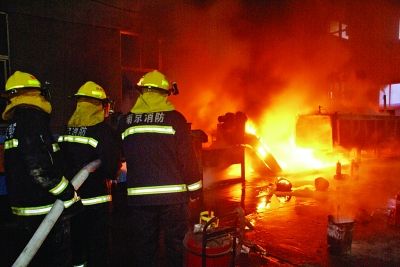南京溧水开发区一厂房失火 疑机油着火导致