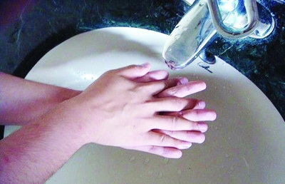 专家教你如何洗手:六步揉搓共30至60秒