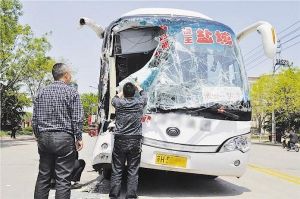 淮安一客车发生追尾事故 多名乘客受伤
