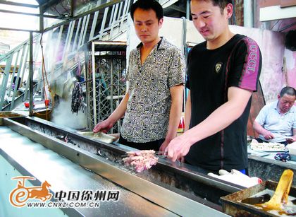 徐州烧烤店老板造环保烧烤炉将在辖区推广