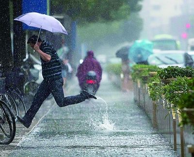 扬州暴雨图片