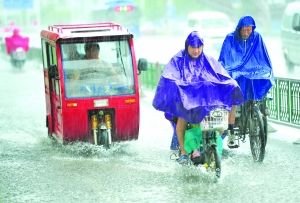 7月7日淮安遇大暴雨 部分街道积水超20厘米