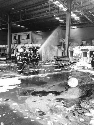 常州一物流公司托运品爆炸 两工人成 火人