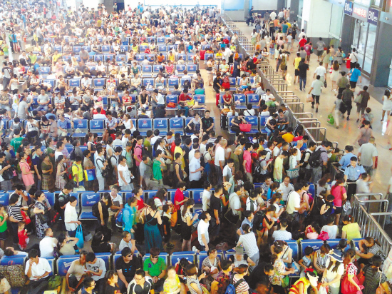 苏州火车站客流量上升 迎来暑期学生返校潮