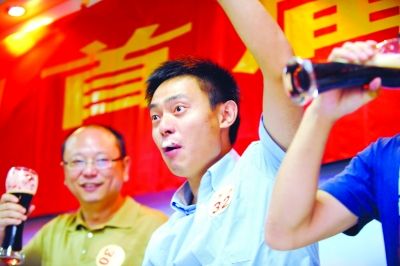 南京举办美食大赛 一网友55秒吃完10只龙虾