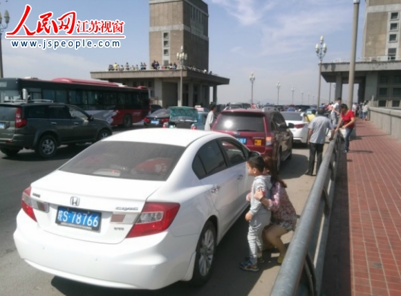 国庆长假南京长江大桥成外地车辆违章重灾区