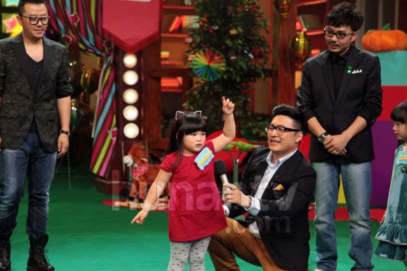 哪儿》萌宝贝录 天天 王岳伦田亮为女儿<em>梳头</em>_