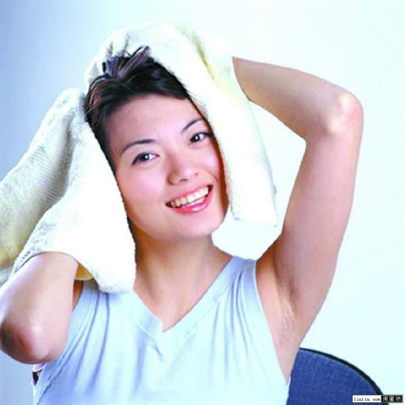 <em>中医</em>养生:6种洗头<em>方法</em>洗掉健康 <em>头发</em>把把掉_江