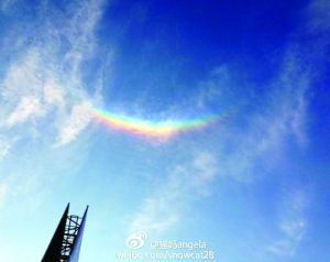 天现奇观:南京倒挂微笑彩虹 常州现3个太阳