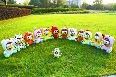 衣帽<em>穿戴</em>整齐:青奥吉祥物砳砳排排坐换冬装_江