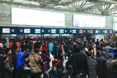 大雾致航班延误 8000旅客滞留南京禄口机场