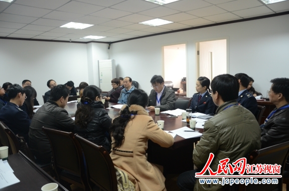 扬州税收志愿者协会向当地房产企业宣传税法