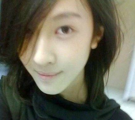 18岁男子凭美貌走红网络 清秀五官更胜美女