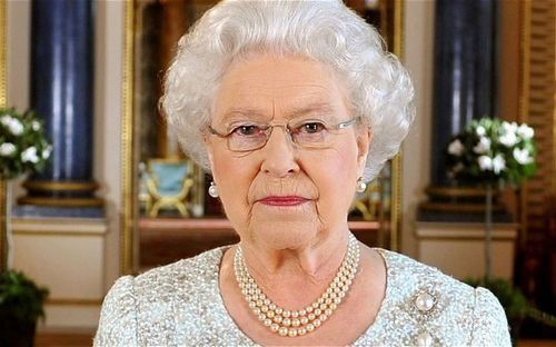 英国女王因坚果被巡警偷吃 在碗里做记号