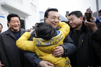 无锡治理"老赖"出狠招 闹市大屏公开晒名单