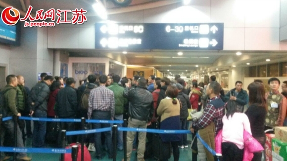 南京禄口机场航班大面积停飞 众多旅客滞留